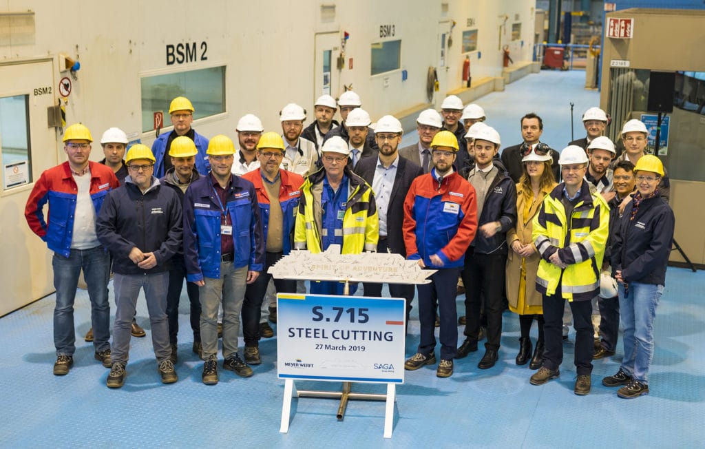 Stahlschnitt der Spirit of Adventure auf der Meyer Werft
